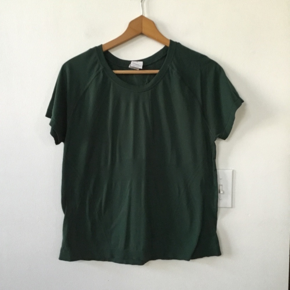 Athleta Momentum Seamless Sport Length Tee Dark Green